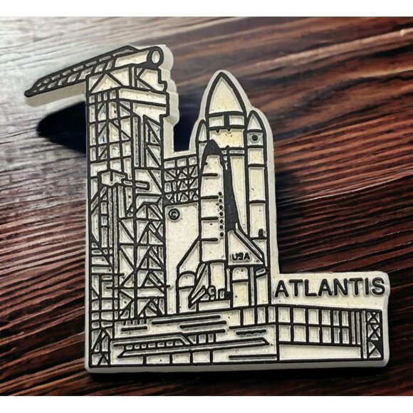 NASA Space Shuttle Atlantis Refrigerator Magnet Vintage Kennedy Space Center - Picture 1 of 6